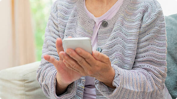 女性が診断を行なっている様子